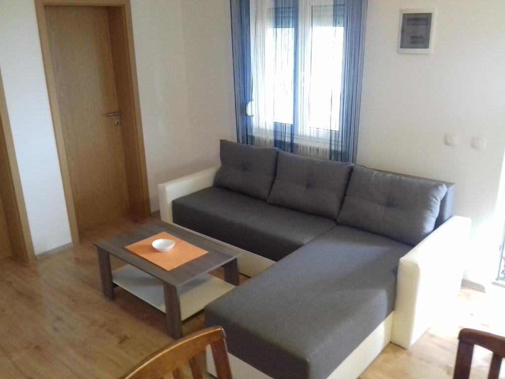 Tomek Apartment Vir Exterior photo