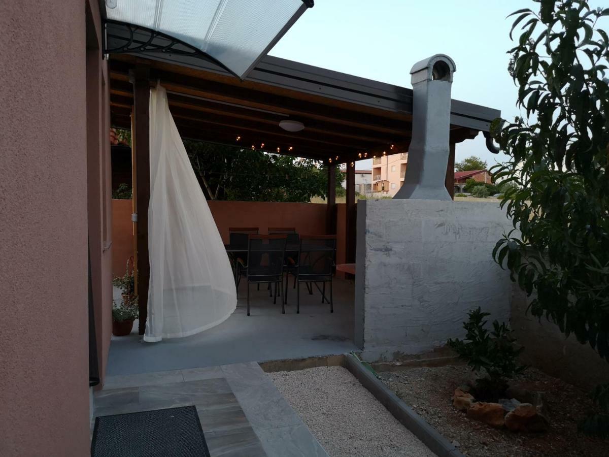 Tomek Apartment Vir Exterior photo