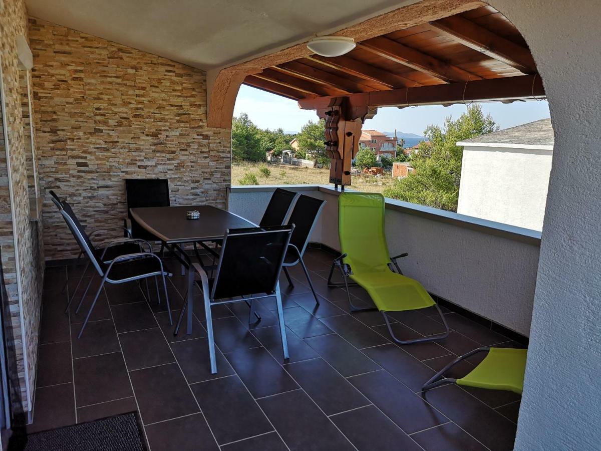 Tomek Apartment Vir Exterior photo